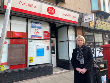 Lesley Rennie a Grove Road Post Office